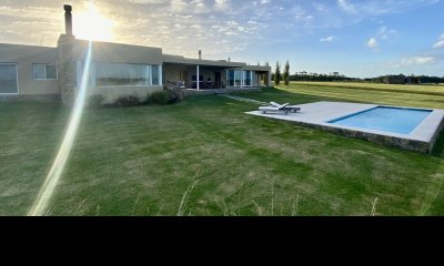 CASA 6 DORMITORIOS EN BARRIO PRIVADO LAGUNA DE LOS CISNES