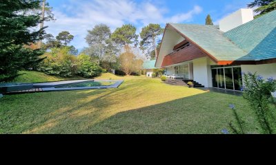 Excepcional casa en Lugano, 8 dormitorios, gran terreno, piscina.