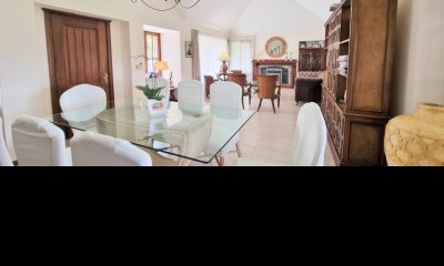 Casa tradicional, 4 dormitorios 3 baños, barbacoa, piscina.