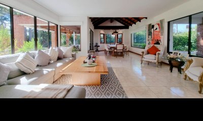 Gran casa en Cantegril, 8 dormitorios, calefaccion, piscina climatizada, barbacoa y amplio parque