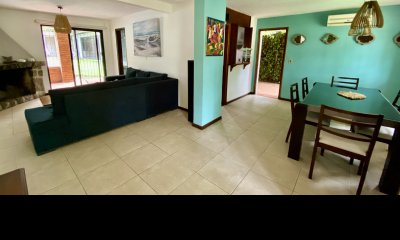Hermosa Casa 3 dormitorios + piscina en Jardines de Córdoba - Punta del Este