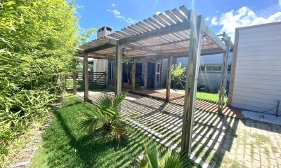 Vende casa en barrio privado la residence, de 4 dormitorios en Punta del Este