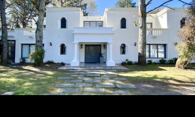 Espectacular Casa 5 suites + Casa de Huéspedes y Piscina en Rincón del Indio - Punta del Este