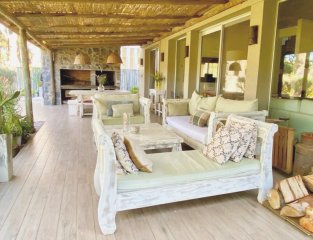 Casa en barrio Privado, 4 Suites, parrillero, hermosa!