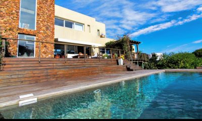 Espectacular Casa en segunda Línea, Santa Mónica, 4 dormitorios, Piscina