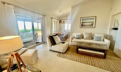HERMOSA CASA 3 DORMITORIOS + SERVICIO  A METROS DE LA PLAYA CON VISTA AL MAR