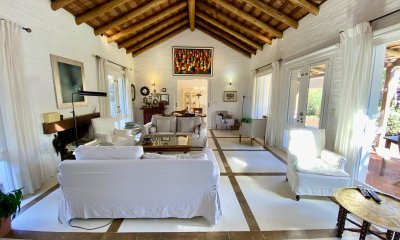 Espectacular Casa 4 Dormitorios + dormitorio de servicio y Piscina en Montoya - La Barra