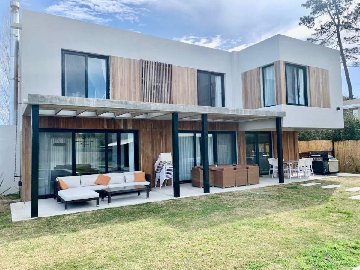 Moderna casa en barrio privado La Arbolada, 5 dormitorios, piscina climatizada, barbacoa independiente