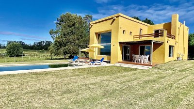 chacra 5 hectÁreas en manantiales - muy linda casa en construcciÓn tradicional con piscina en zona priveliagada - drh1225h