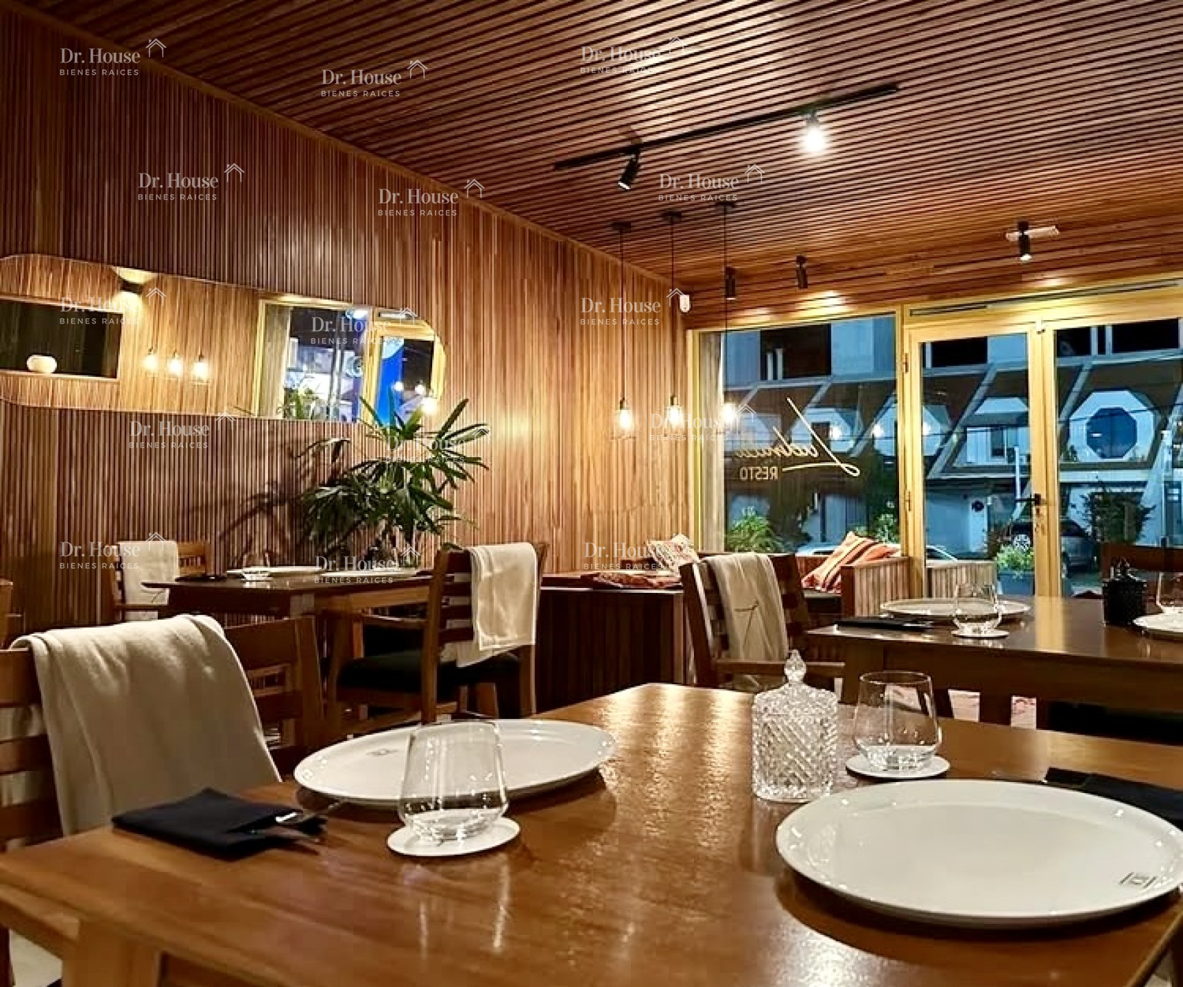 Se alquila espectacular local comercial apto para restaurante en Montoya - La Barra - DRH1847L