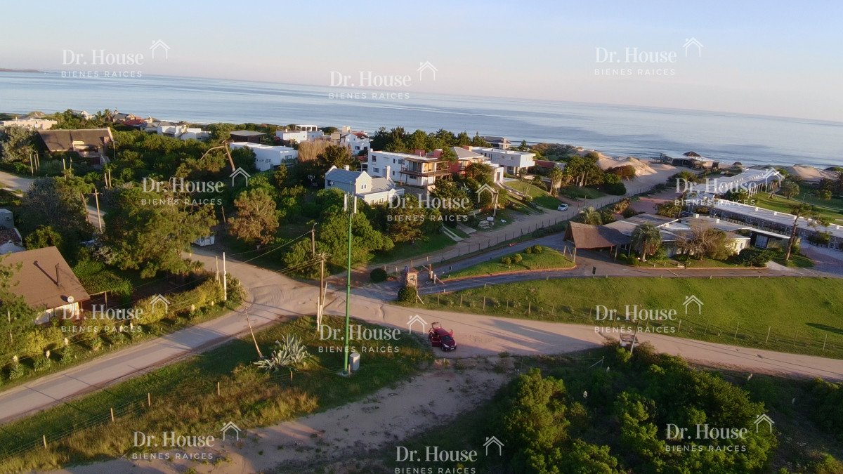 ESPECTACULAR LOTE DE 1000 METROS CUADRADOS EN TÍO TOM A 50 METROS DEL MAR - DRH1083T