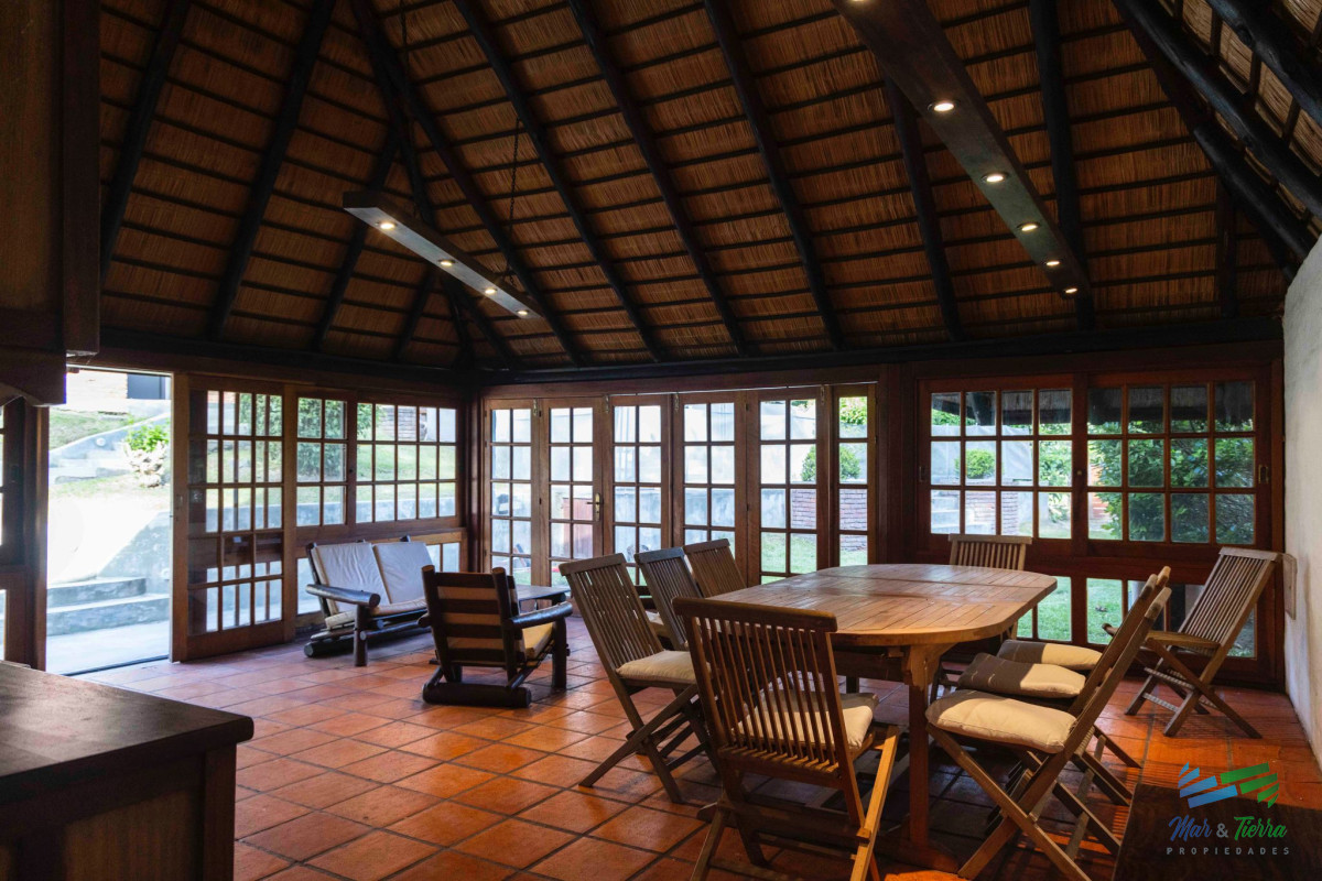 Casa ID.5221 - Casa en venta 4 dormitorios con piscina climatizada, Pinares, Punta del Este