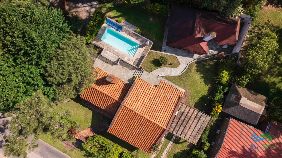 Casa ID.5221 - Casa en venta 4 dormitorios con piscina climatizada, Pinares, Punta del Este