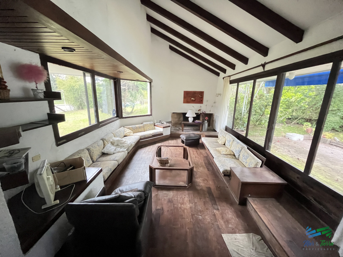 Casa ID.5231 - En venta casa 5 dormitorios y piscina, Cantegril, Punta del Este.