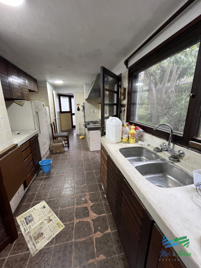 Casa ID.5231 - En venta casa 5 dormitorios y piscina, Cantegril, Punta del Este.