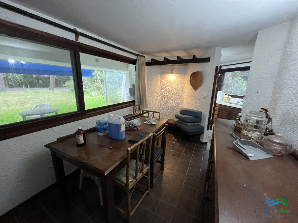 Casa ID.5231 - En venta casa 5 dormitorios y piscina, Cantegril, Punta del Este.