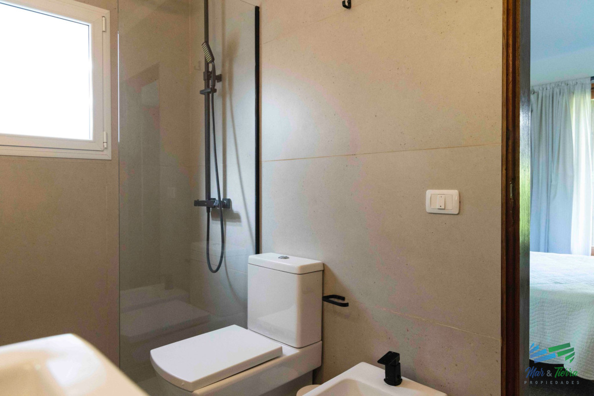 Casa ID.5221 - Casa en venta 4 dormitorios con piscina climatizada, Pinares, Punta del Este