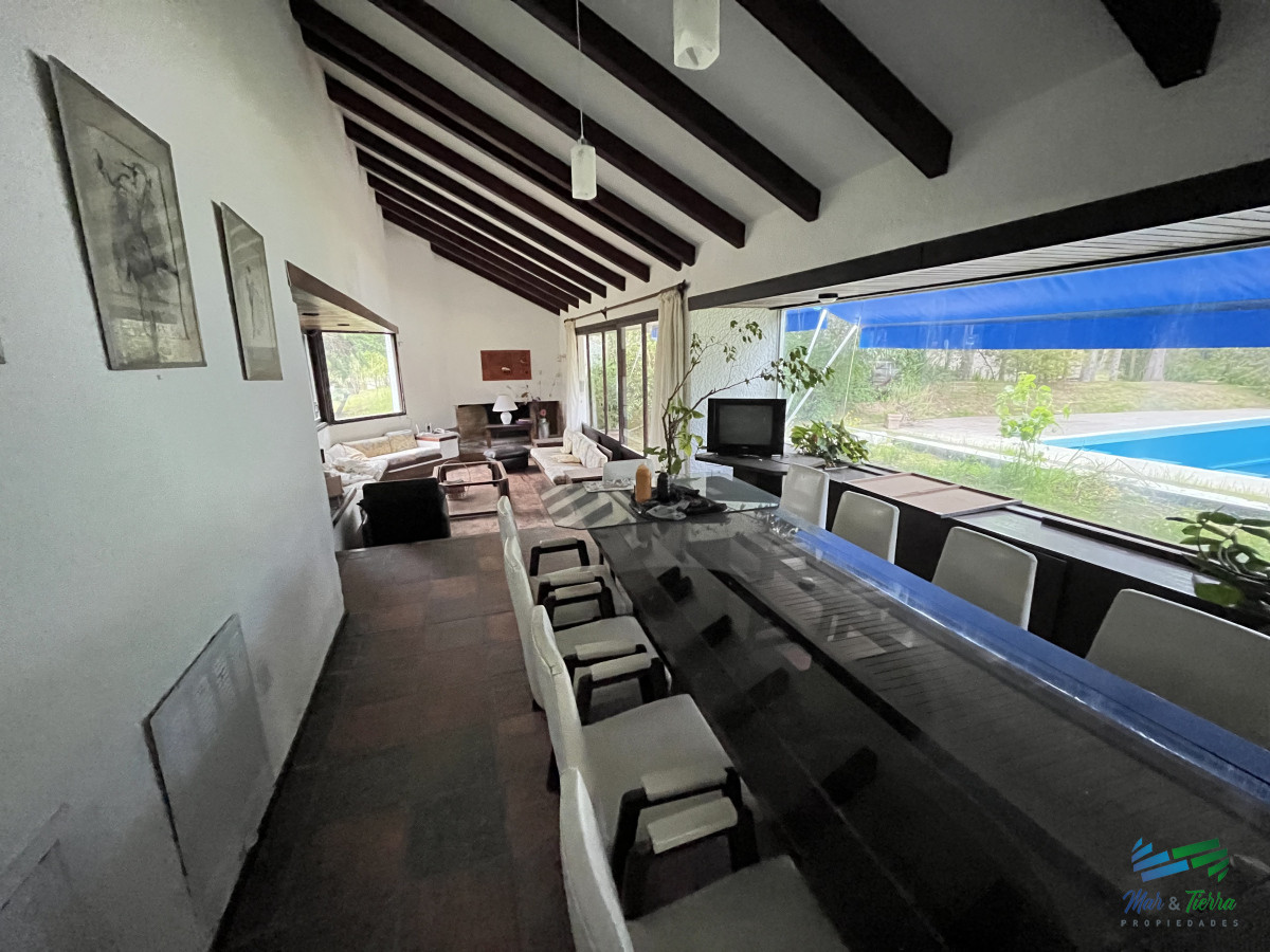 Casa ID.5231 - En venta casa 5 dormitorios y piscina, Cantegril, Punta del Este.