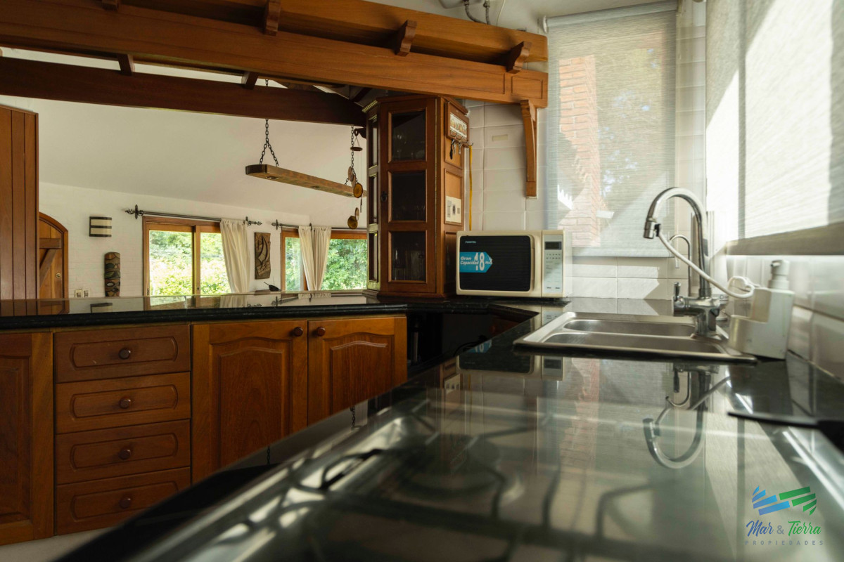 Casa ID.5221 - Casa en venta 4 dormitorios con piscina climatizada, Pinares, Punta del Este