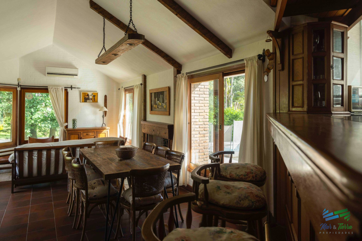 Casa ID.5221 - Casa en venta 4 dormitorios con piscina climatizada, Pinares, Punta del Este