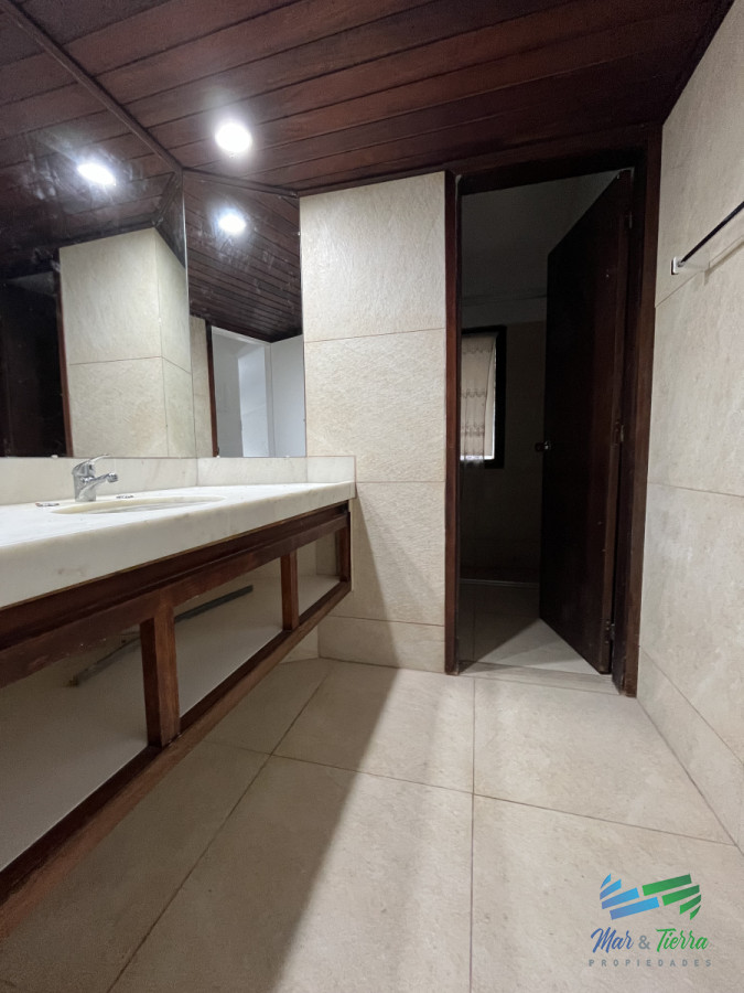 Casa ID.5231 - En venta casa 5 dormitorios y piscina, Cantegril, Punta del Este.