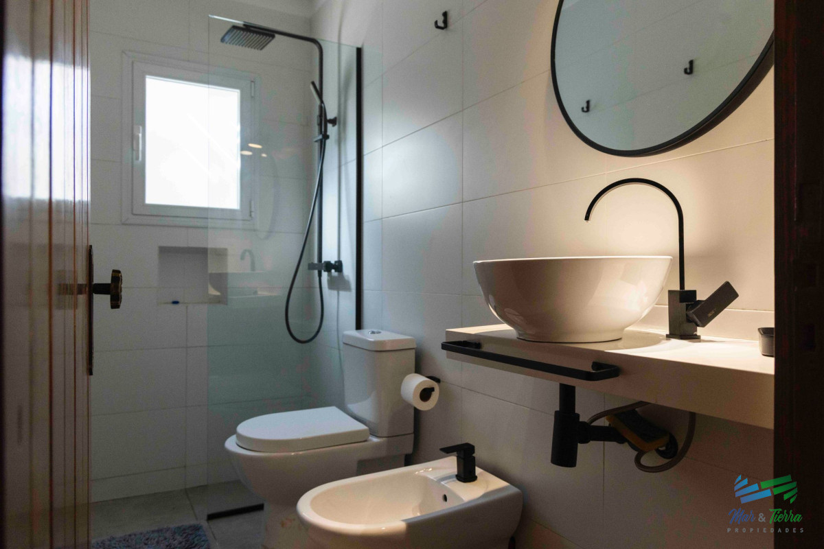 Casa ID.5221 - Casa en venta 4 dormitorios con piscina climatizada, Pinares, Punta del Este