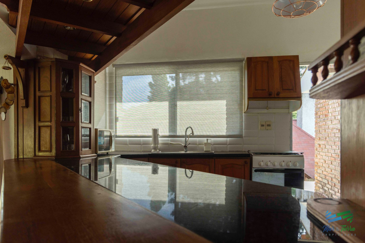 Casa ID.5221 - Casa en venta 4 dormitorios con piscina climatizada, Pinares, Punta del Este