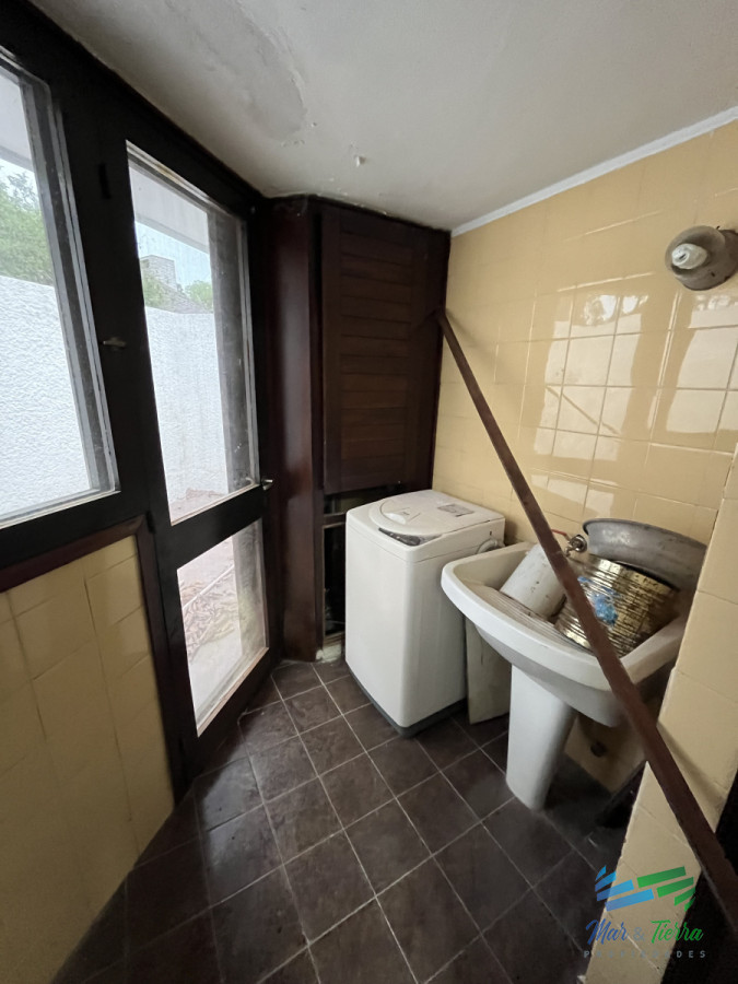 Casa ID.5231 - En venta casa 5 dormitorios y piscina, Cantegril, Punta del Este.