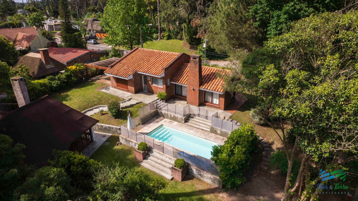 Casa ID.5221 - Casa en venta 4 dormitorios con piscina climatizada, Pinares, Punta del Este