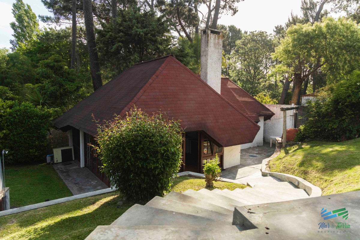 Casa ID.5221 - Casa en venta 4 dormitorios con piscina climatizada, Pinares, Punta del Este