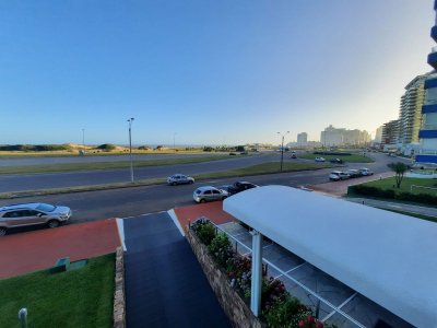 Apartamento en venta y alquiler frente al mar. - Ref : EQP7283
