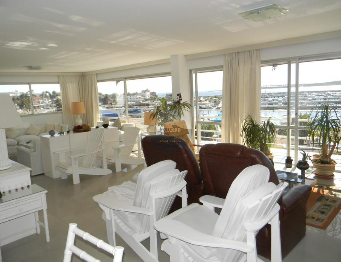 Apartamento ID.6424 - APARTAMENTO EN VENTA 4 DORMITORIOS EN EL PUERTO 