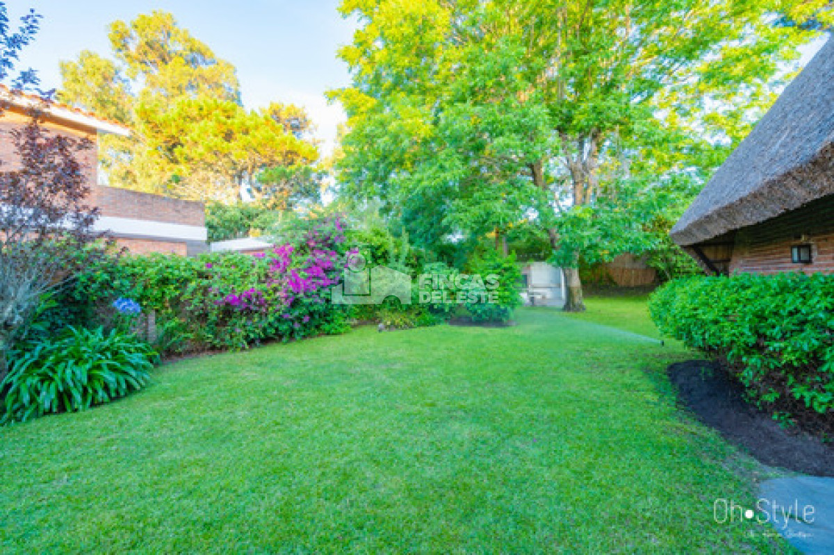 Casa ID.2578/ALQUILO-CASA-PARA-TEMPORADA,-3-DORMITORIOS,-2-BAÑOS,-PARRILLERO,-PUNTA-DEL-ESTE. - ALQUILO CASA PARA TEMPORADA, 3 DORMITORIOS, 2 BAÑOS, PARRILLERO, PUNTA DEL ESTE.