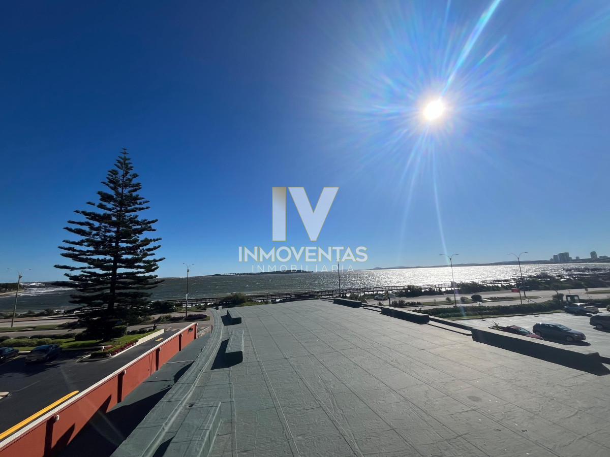 Apartamento ID.4585 - Apartamento en venta frente al mar! Punta del este