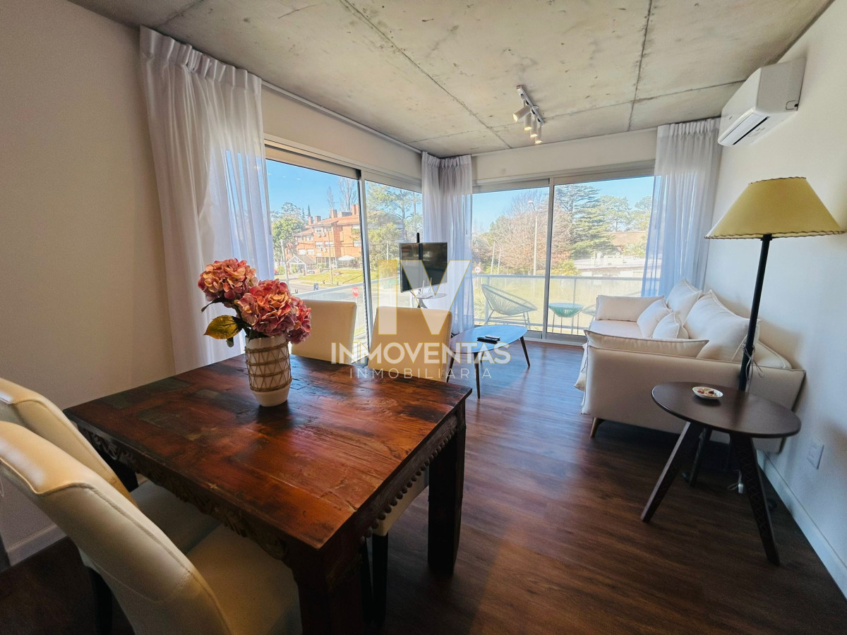 Apartamento ID.4493 - Apartamento en venta y alquiler anual 2 Dormitorios , Playa Mansa, Punta del este 