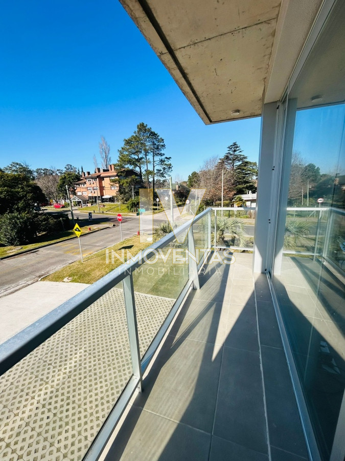 Apartamento ID.4493 - Apartamento en venta y alquiler anual 2 Dormitorios , Playa Mansa, Punta del este 