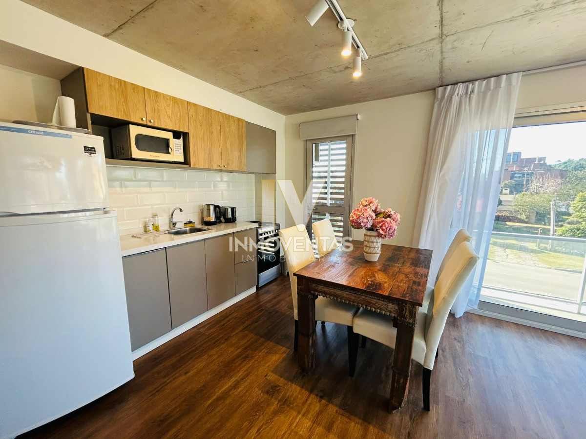 Apartamento ID.4493 - Apartamento en venta y alquiler anual 2 Dormitorios , Playa Mansa, Punta del este 