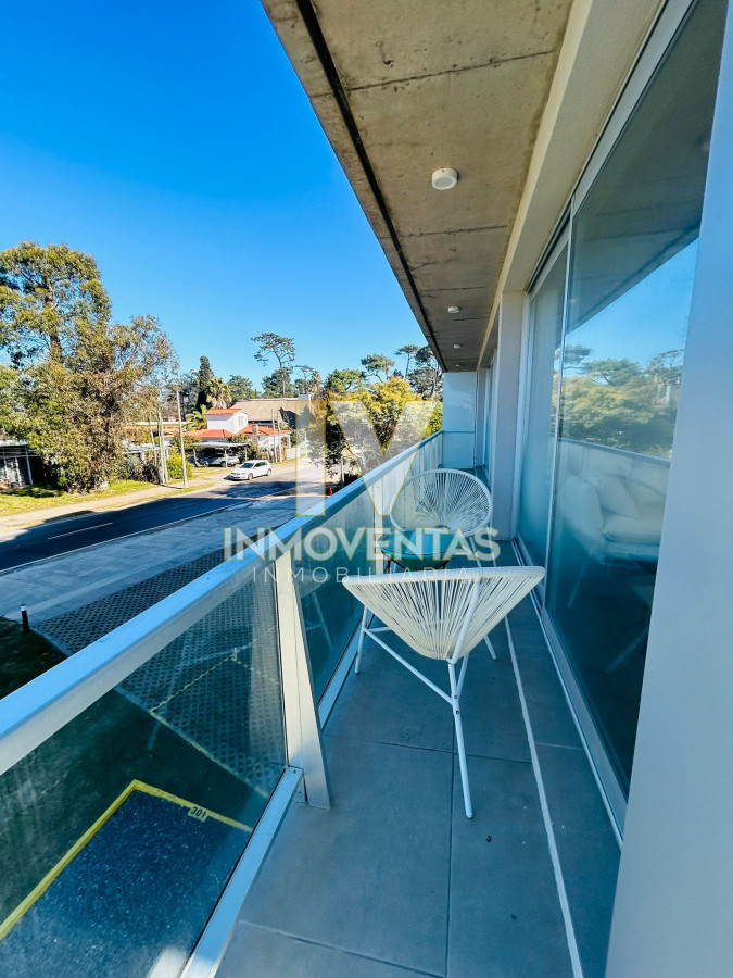 Apartamento ID.4493 - Apartamento en venta y alquiler anual 2 Dormitorios , Playa Mansa, Punta del este 