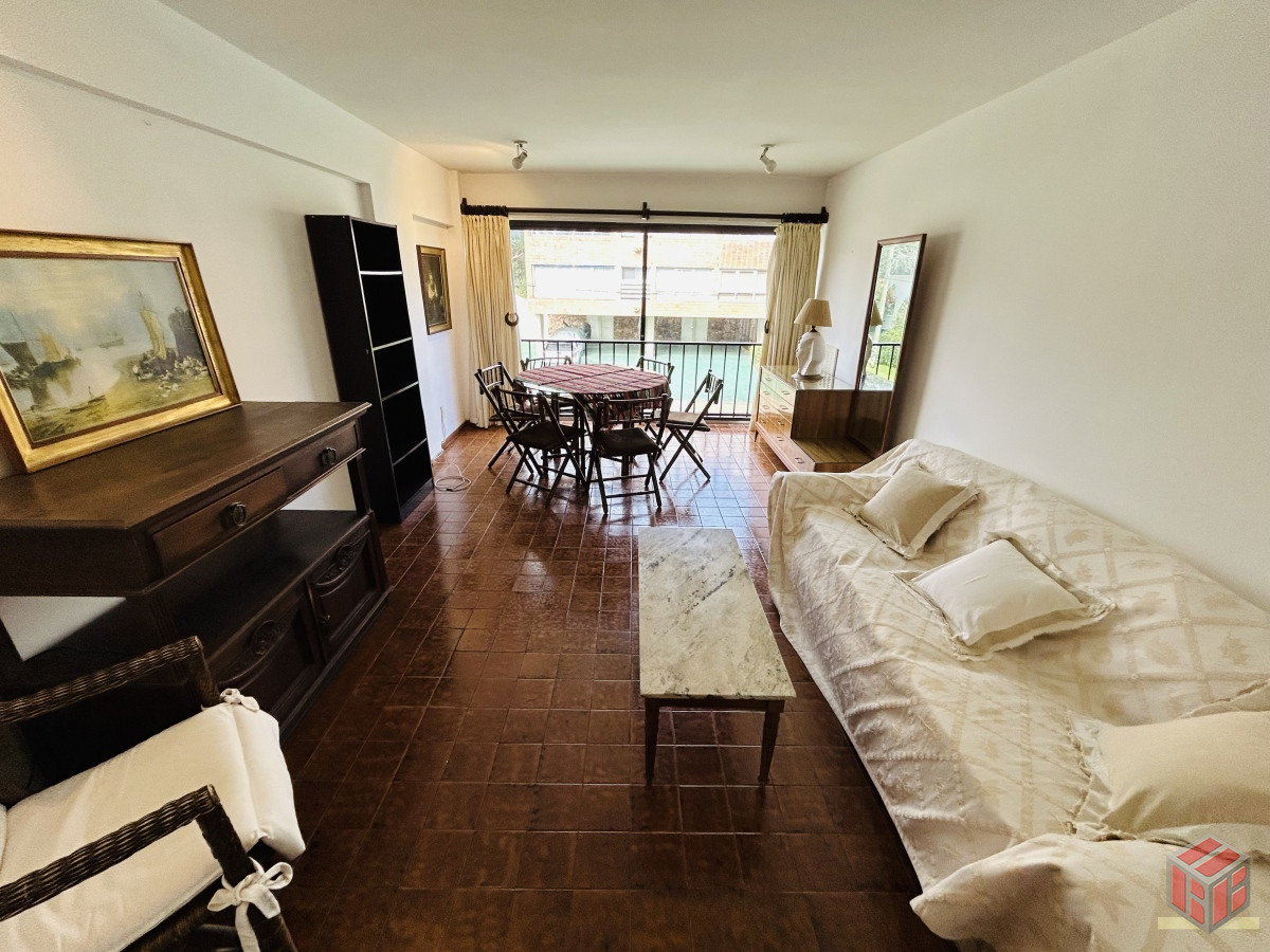 Apartamento ID.8933 - Apartamento en Venta y Alquiler Playa Mansa 3 dormitorios