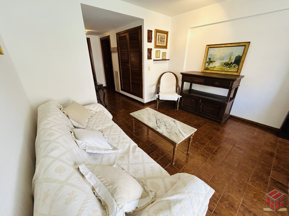 Apartamento ID.8933 - Apartamento en Venta y Alquiler Playa Mansa 3 dormitorios