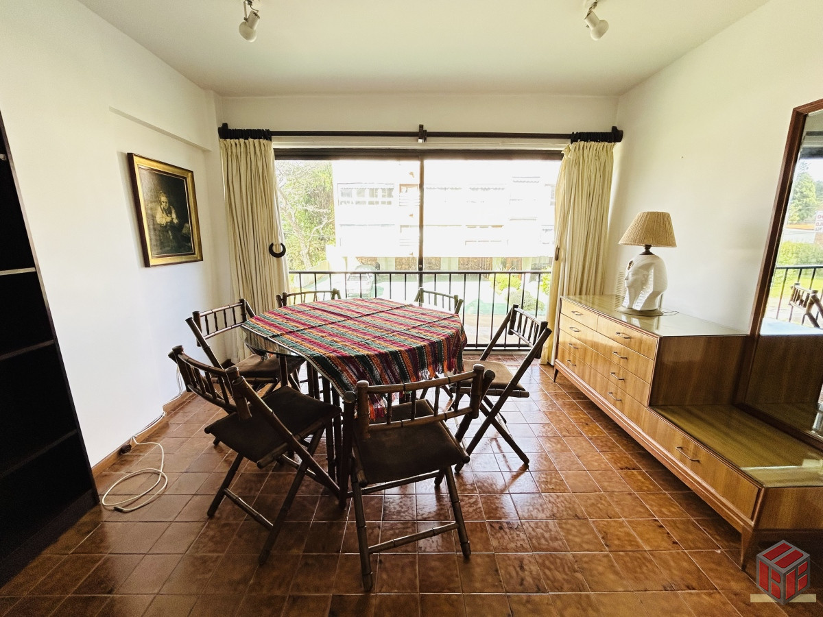 Apartamento ID.8933 - Apartamento en Venta y Alquiler Playa Mansa 3 dormitorios