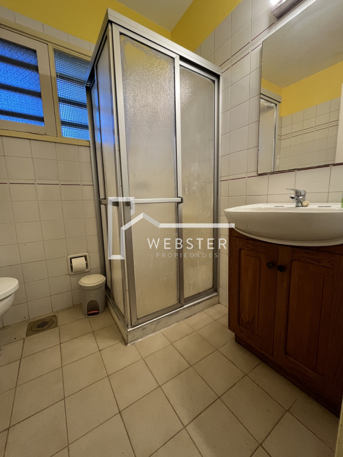 Casa ID.1808 - Casa en Playa Mansa, 5 dormitorios y 4 baños.