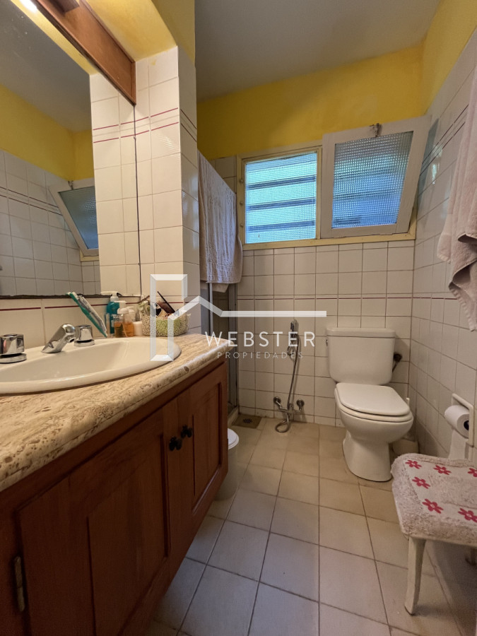Casa ID.1808 - Casa en Playa Mansa, 5 dormitorios y 4 baños.