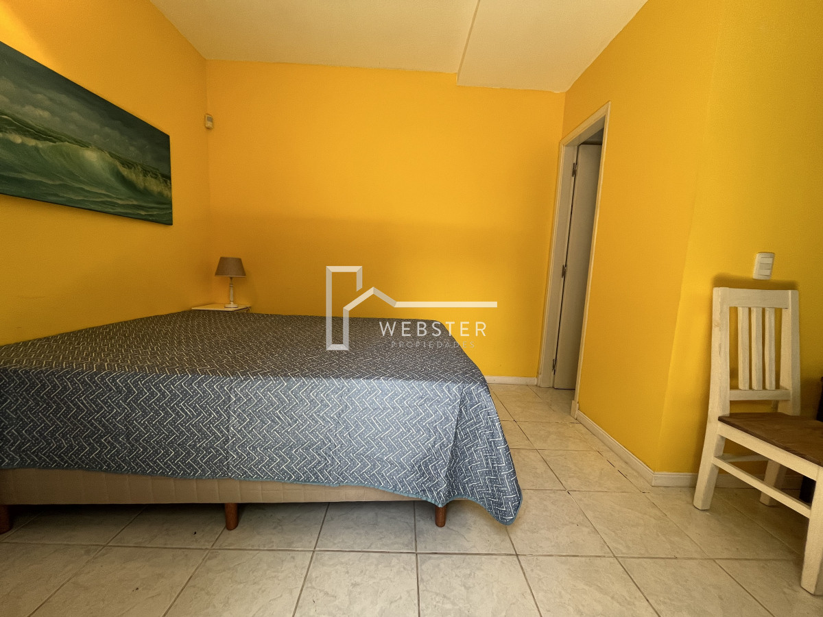 Casa ID.1808 - Casa en Playa Mansa, 5 dormitorios y 4 baños.