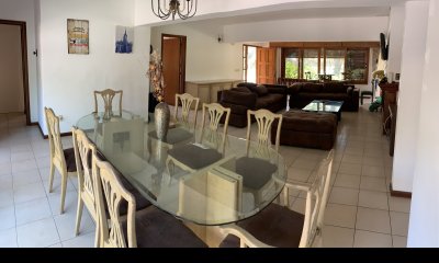 Casa en venta en zona residencial.