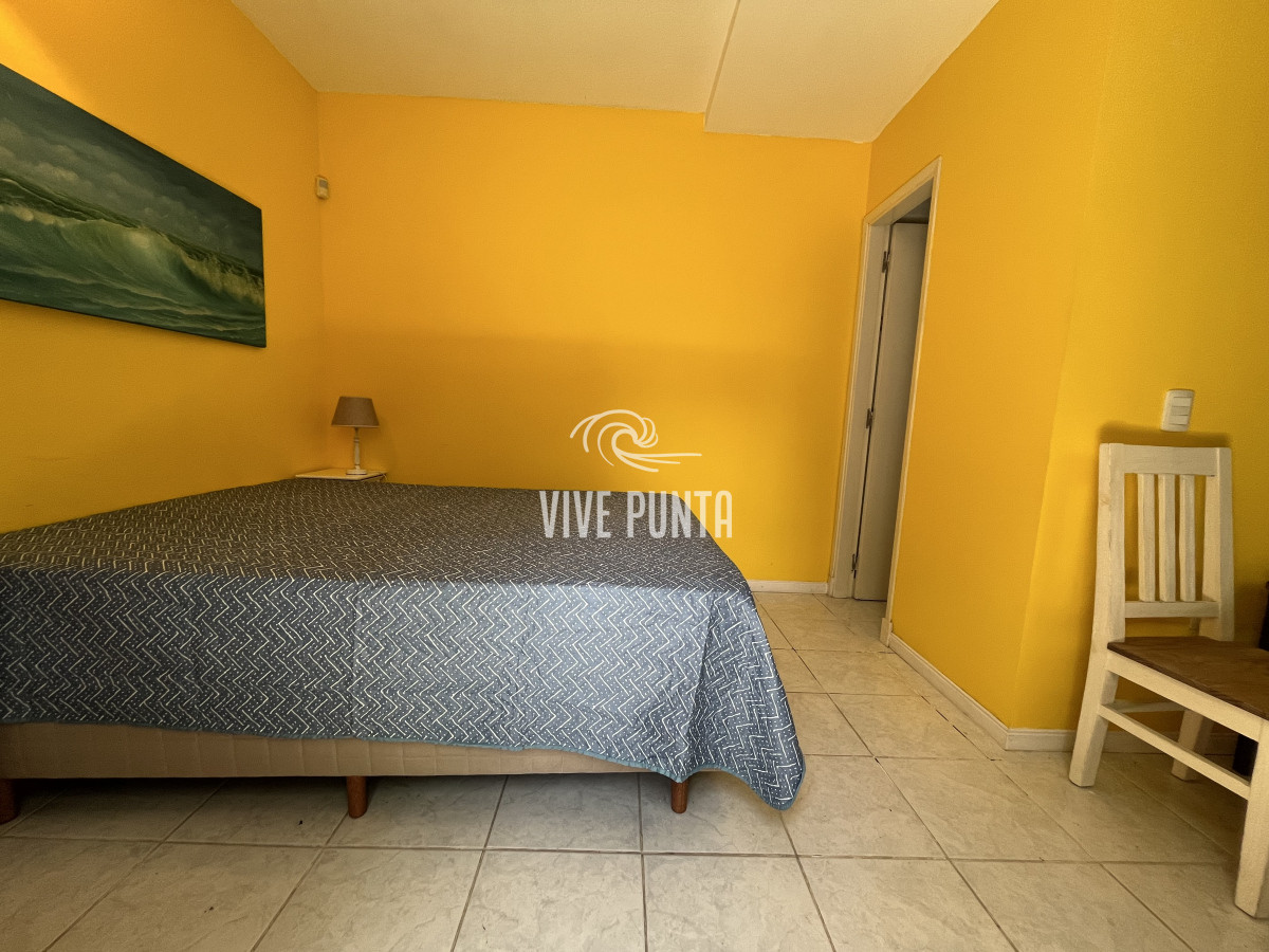 Casa ID.854 - Casa en Playa Mansa, 5 dormitorios y 4 baños.