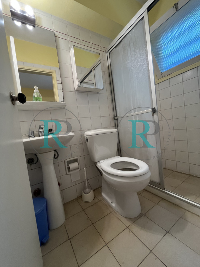 Casa ID.2183 - Casa en Playa Mansa, 5 dormitorios y 4 baños.