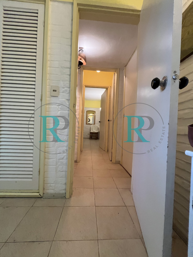 Casa ID.2183 - Casa en Playa Mansa, 5 dormitorios y 4 baños.