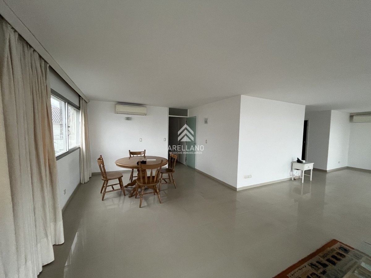 Apartamento ID.3873 - Apartamento en venta, puerto Punta del Este.