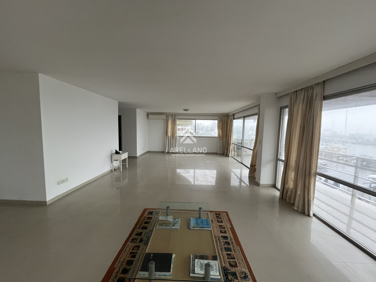 Apartamento ID.3873 - Apartamento en venta, puerto Punta del Este.